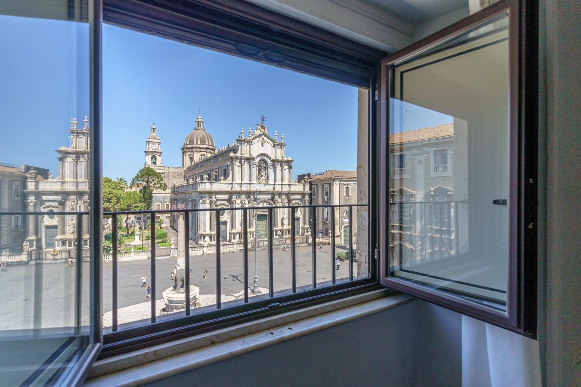 La Finestra Sul Duomo Bed & Breakfast Catania Exterior photo
