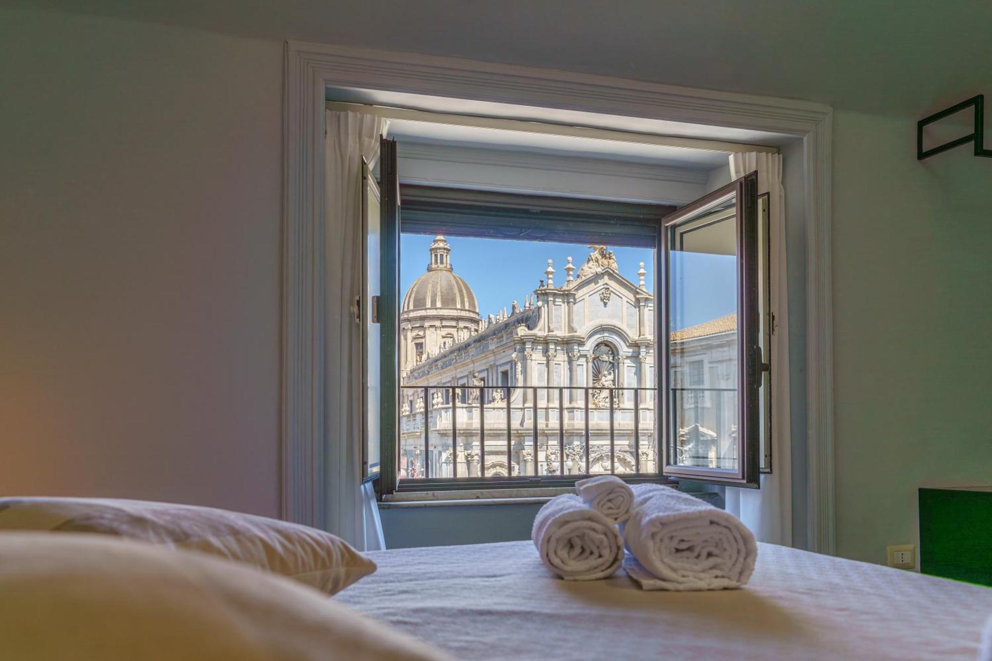 La Finestra Sul Duomo Bed & Breakfast Catania Exterior photo