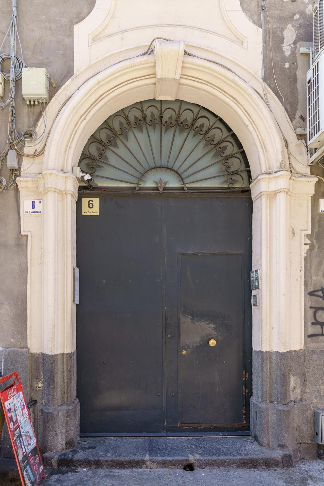 La Finestra Sul Duomo Bed & Breakfast Catania Exterior photo