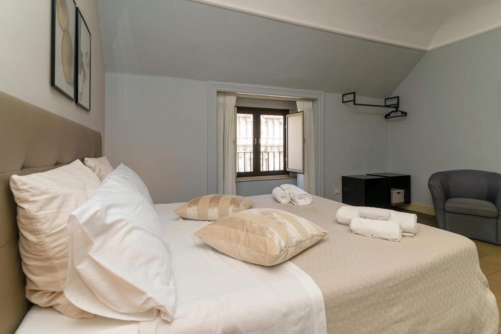La Finestra Sul Duomo Bed & Breakfast Catania Exterior photo