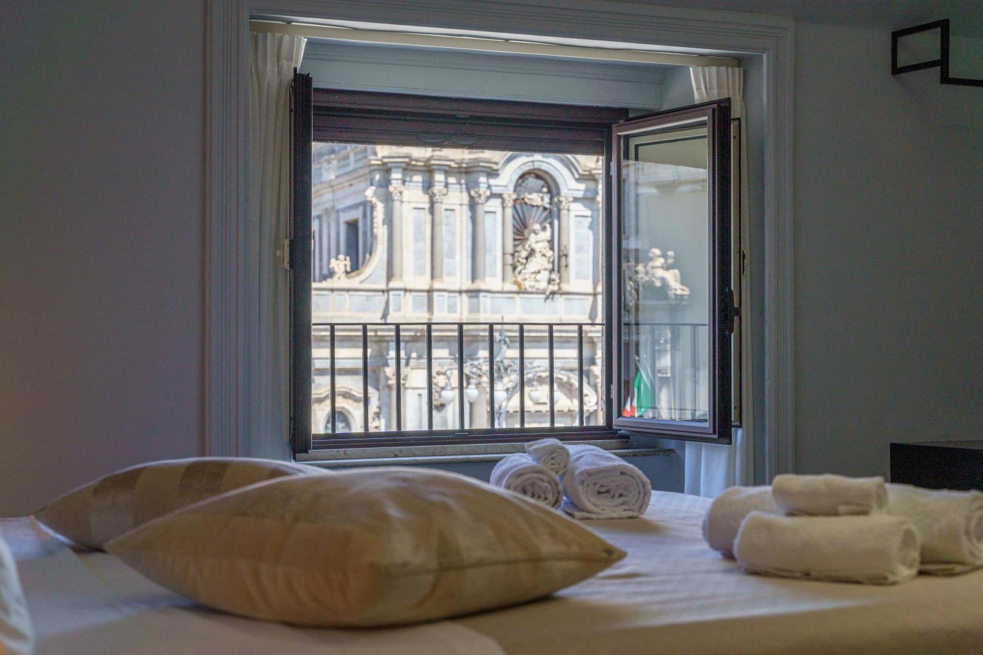 La Finestra Sul Duomo Bed & Breakfast Catania Exterior photo