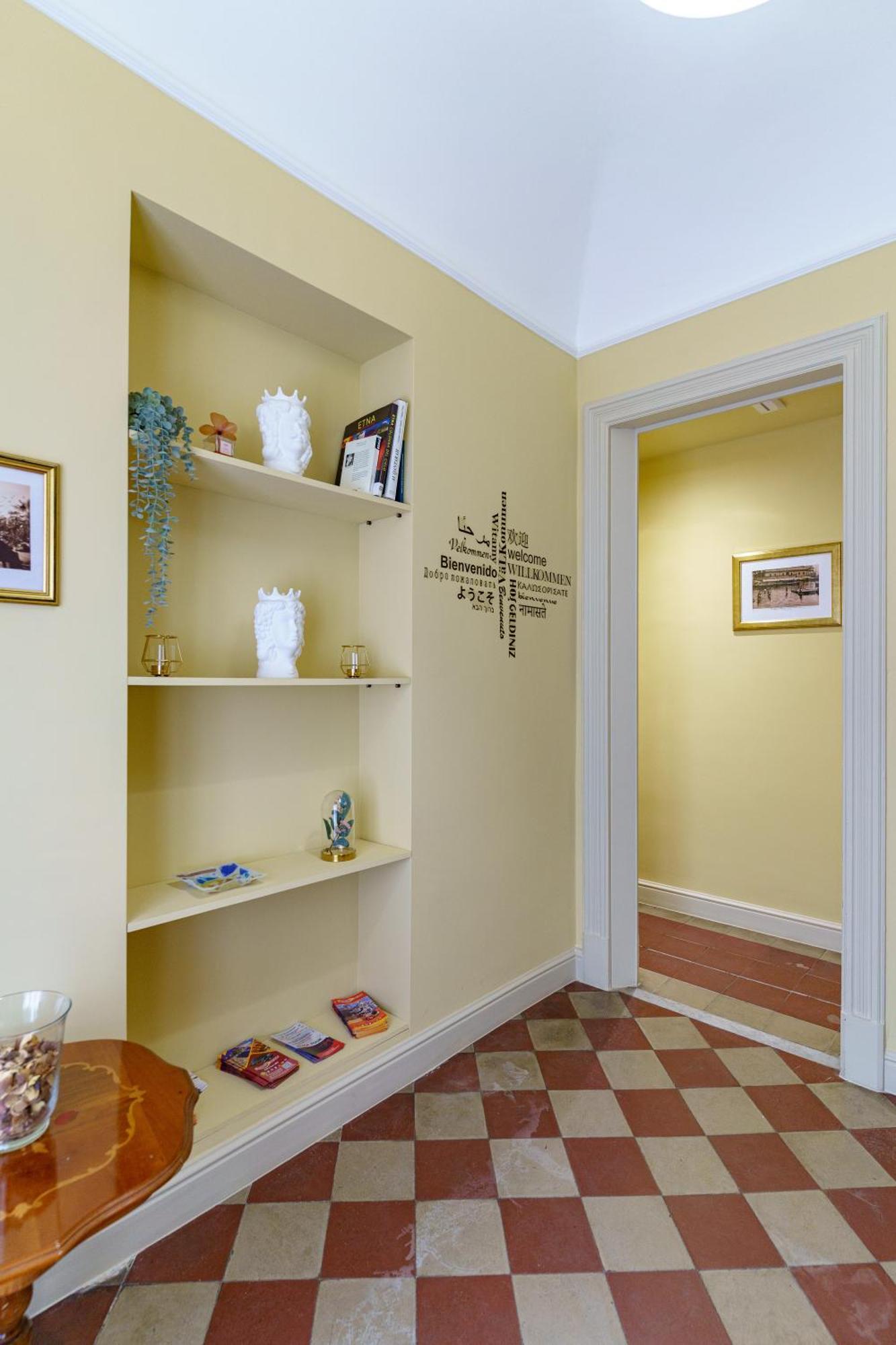 La Finestra Sul Duomo Bed & Breakfast Catania Exterior photo